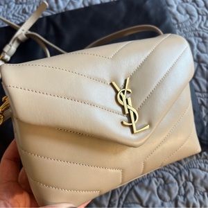 Saint Laurent
Toy Loulou Matelassé
Leather Crossbody Bag